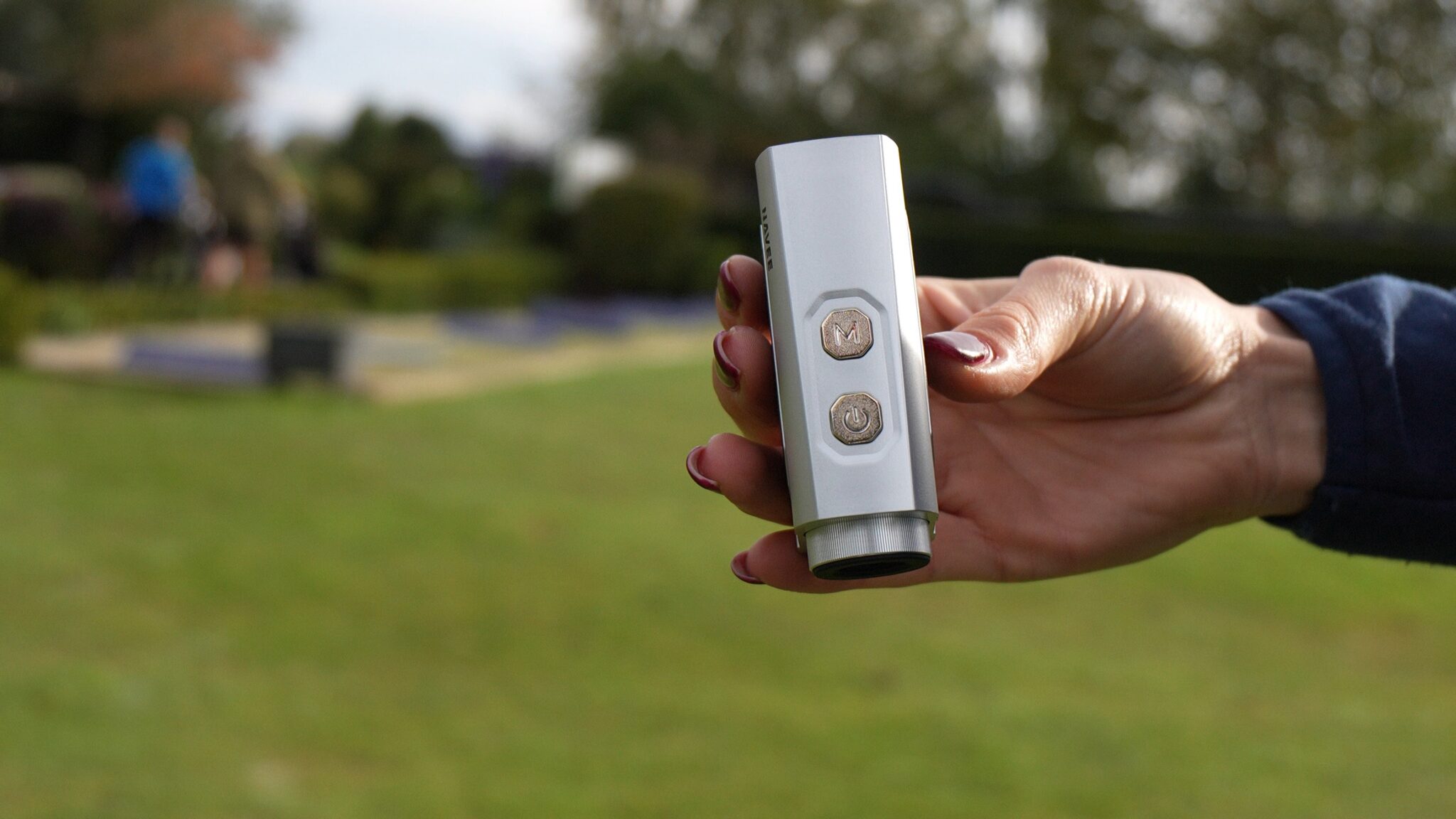 Just the two buttons to navigate on the NAVEE Mini rangefinder | Source: NCG